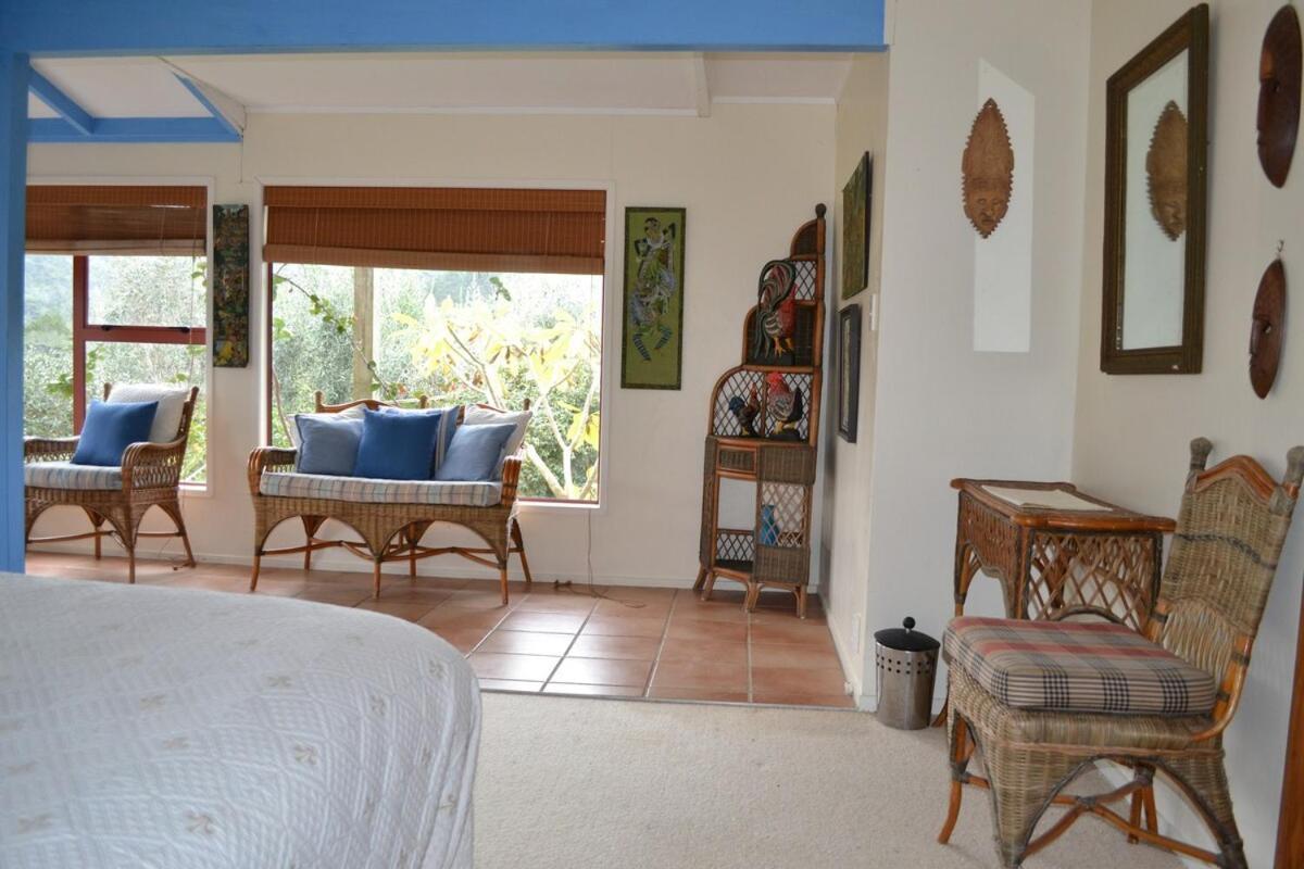 Great Barrier Oasis Lodge Tryphena Buitenkant foto