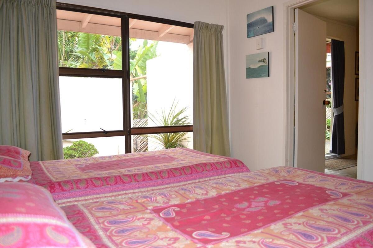 Great Barrier Oasis Lodge Tryphena Buitenkant foto