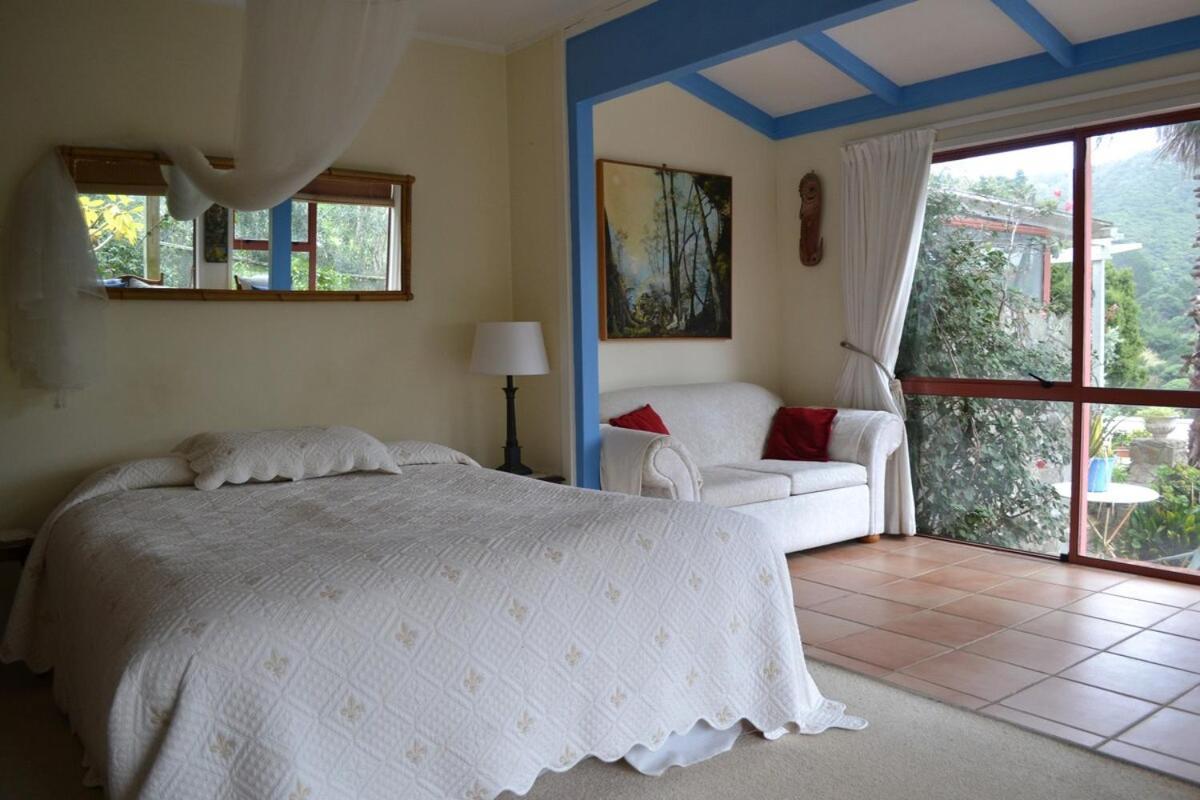 Great Barrier Oasis Lodge Tryphena Buitenkant foto